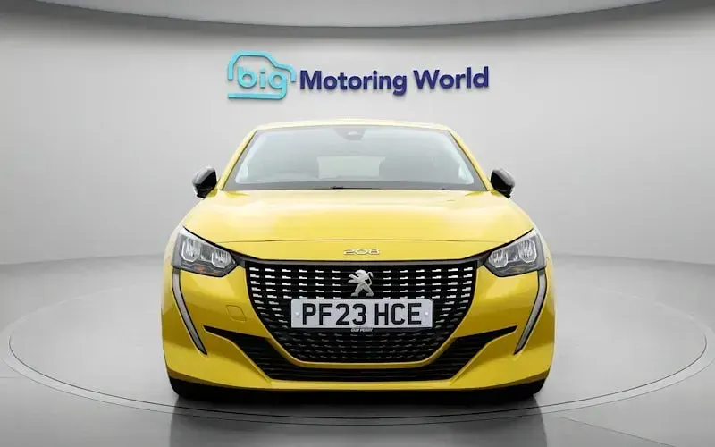 Used Peugeot 208 Active+ 75 HP (55 kW) 2023 Yellow Hatchback