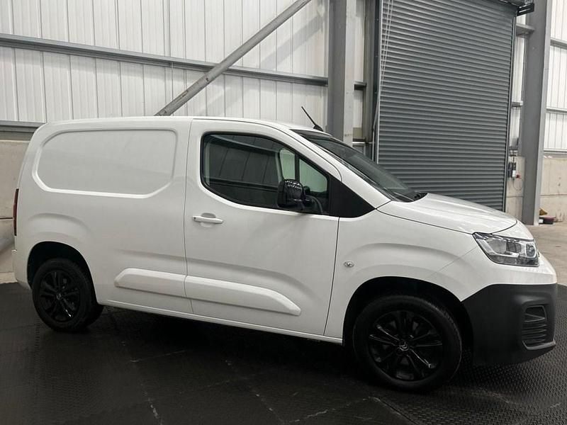 Used Citroën Berlingo 100 HP (73 kW) 2021 White MPV