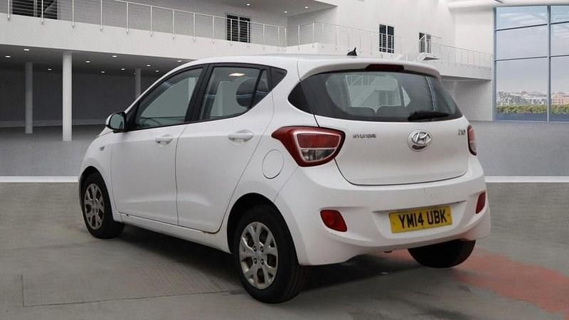 Used Hyundai i10 SE 66 HP (48 kW) 2014 White Hatchback