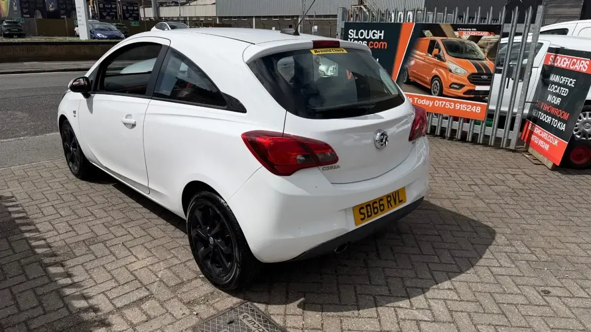 Begagnad Vauxhall Corsa SRi 75 HK (55 kW) 2016 Vit Halvkombi