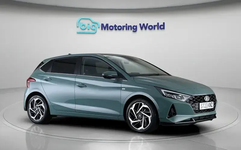 Used Hyundai i20 Premium 101 HP (74 kW) 2023 Green Hatchback