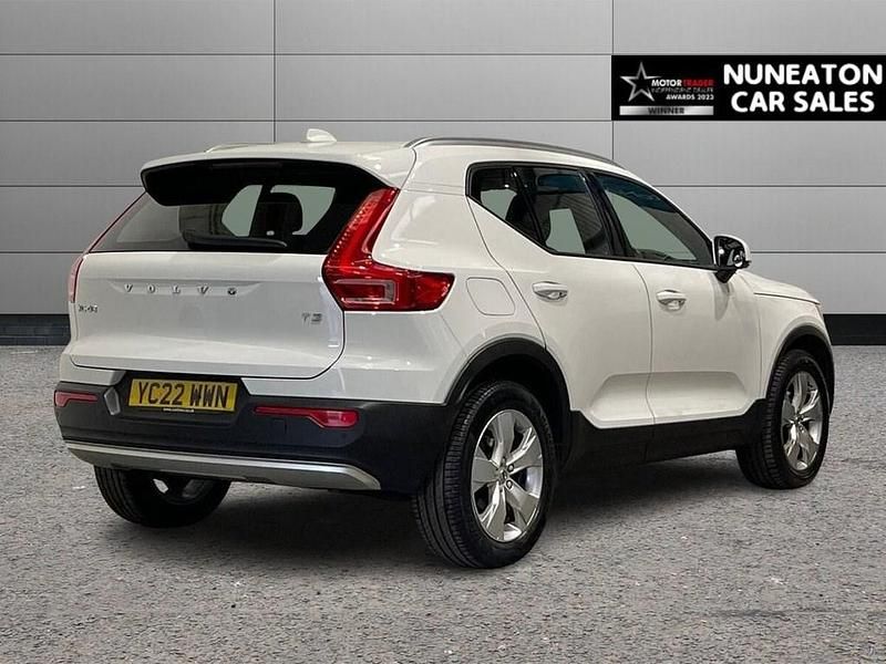 Used Volvo XC40 Momentum 163 HP (119 kW) 2022 White SUV