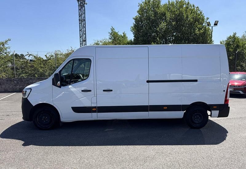White Used 2023 Renault Master Van | £15,950 (Super price) - Image 1/1