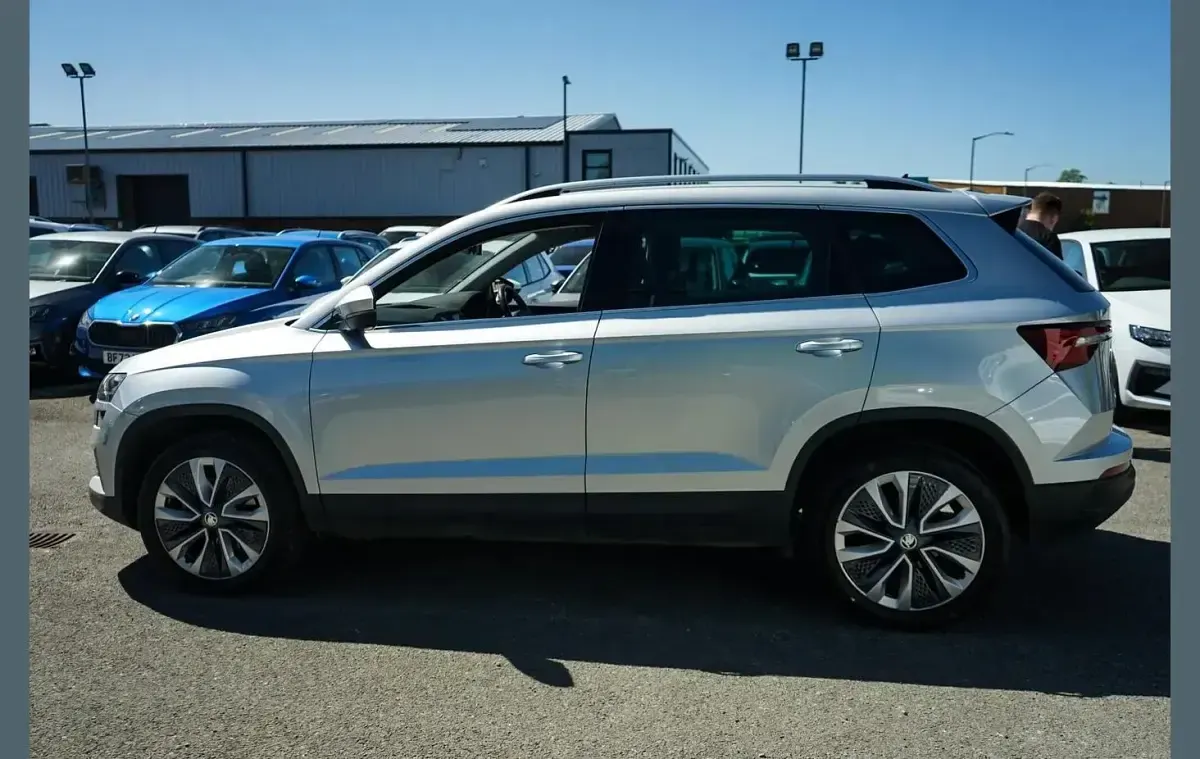 Gebraucht Skoda Karoq SE L 150 PS (110 kW) 2024 Silber SUV