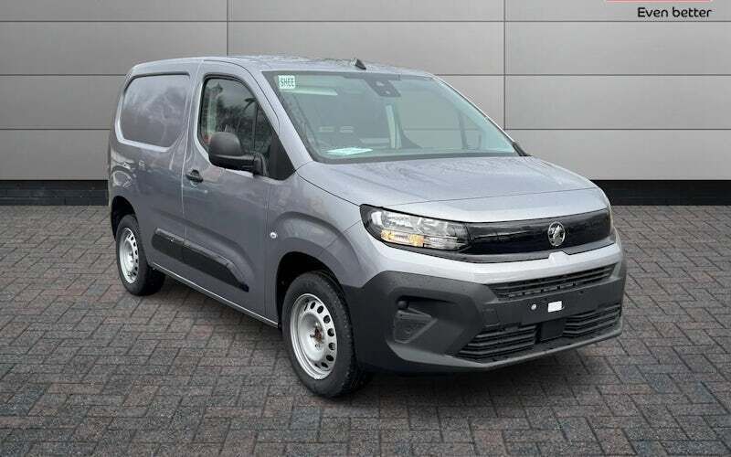 New 2025 Vauxhall Combo MPV | £21,588 (A bit pricey) - Image 1/4