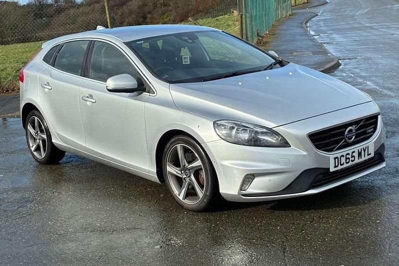 Used Volvo V40 R-Design 122 HP (89 kW) 2016 Silver Hatchback