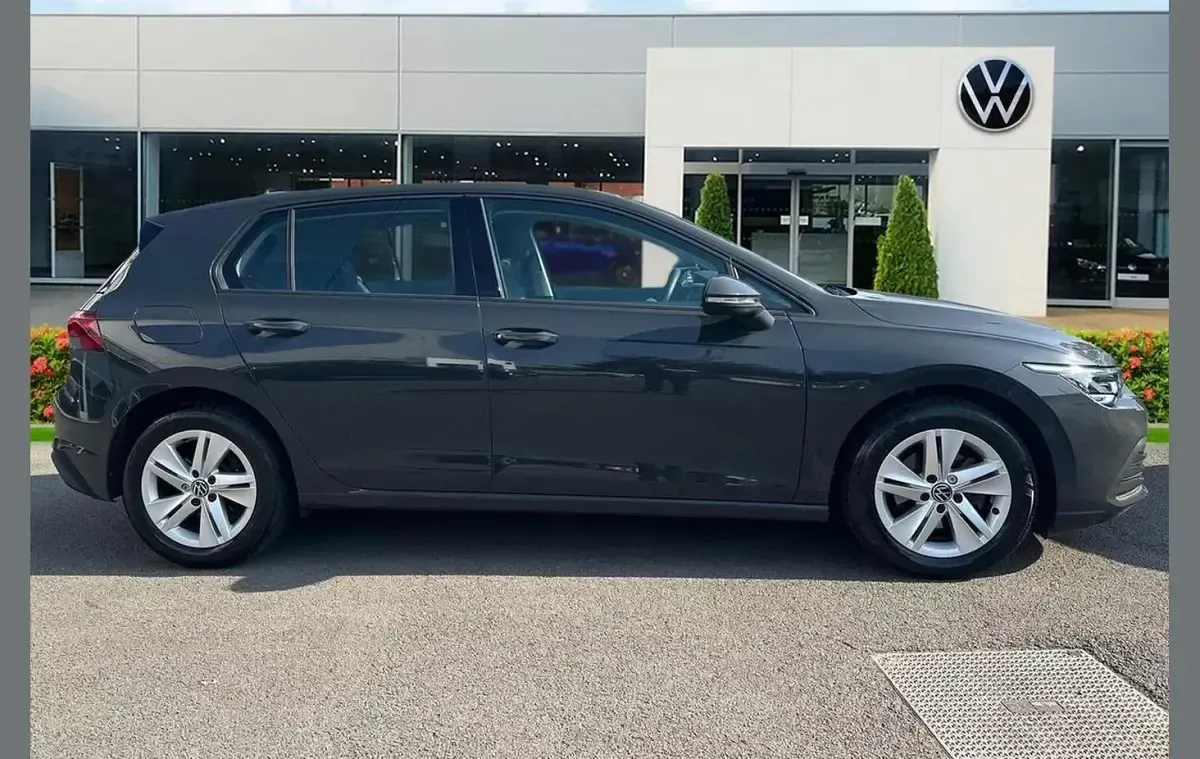 Used VW Golf VIII Life 130 HP (95 kW) 2024 Grey Hatchback