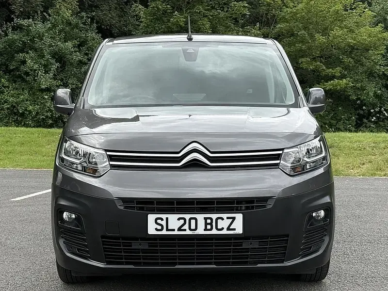Used Citroën Berlingo Start 130 HP (95 kW) 2020 Grey MPV