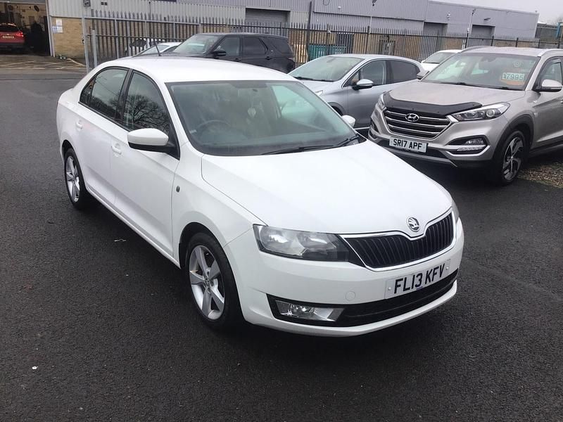 White Used 2013 Skoda Rapid Elegance Hatchback | £2,495 (Fair price) - Image 1/4