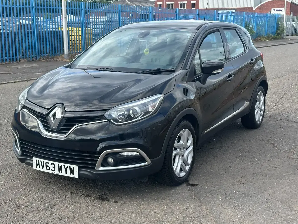 Used Renault Captur Dynamique 90 HP (66 kW) 2013 Black SUV