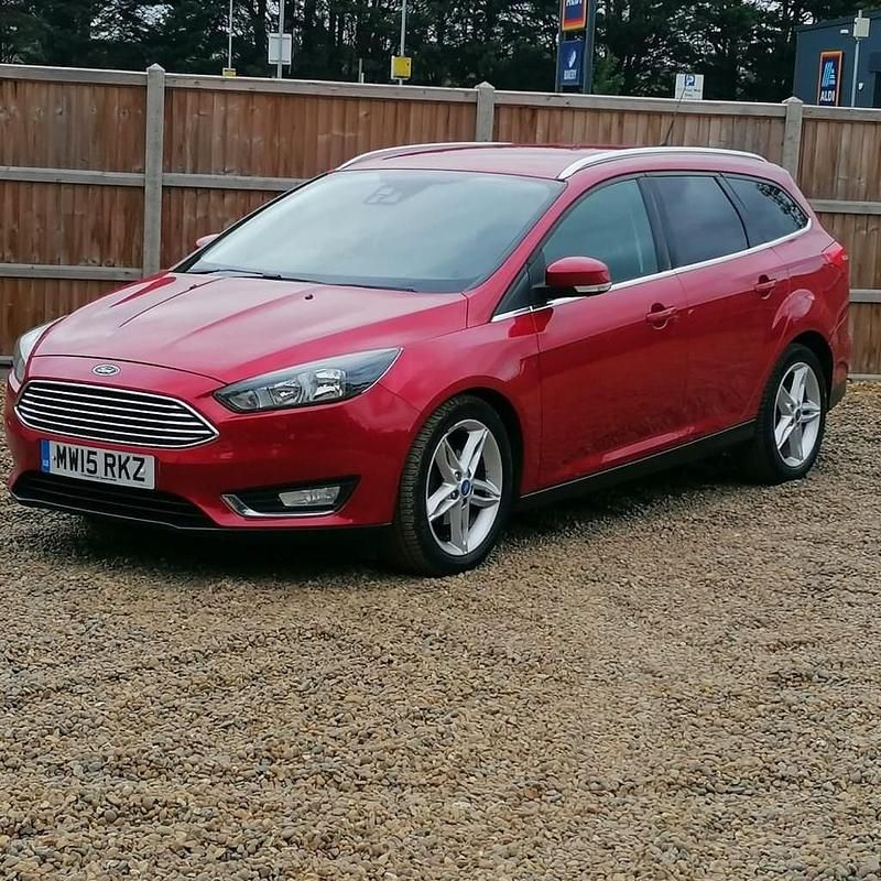 Red Used 2015 Ford Focus Titanium Estate | £5,400 (Fair price) - Image 1/4