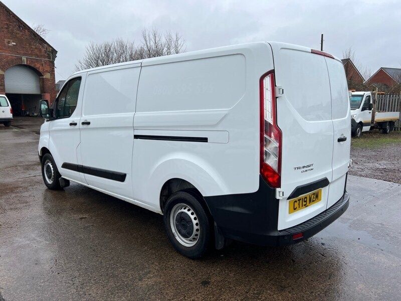 Used Ford Transit Custom 105 HP (77 kW) 2019 White Van