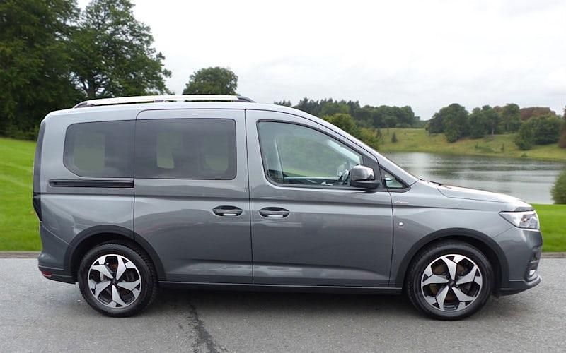 Used Ford Tourneo Active 122 HP (89 kW) 2024 Estate
