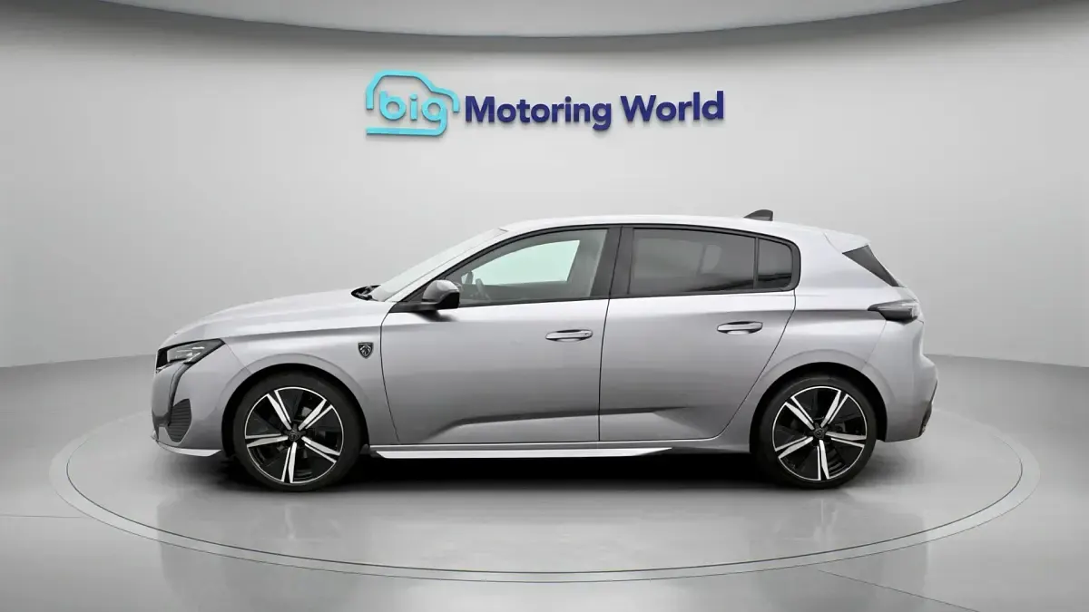 Second-hand Peugeot 308 GT 131 CP (96 kW) 2024 Gri Hatchback