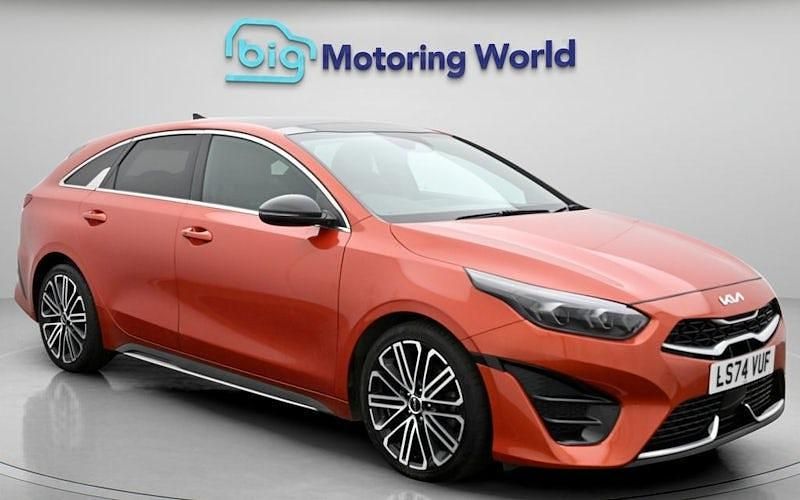 Used Kia ProCeed GT-Line S 140 HP (102 kW) 2024 Orange Estate