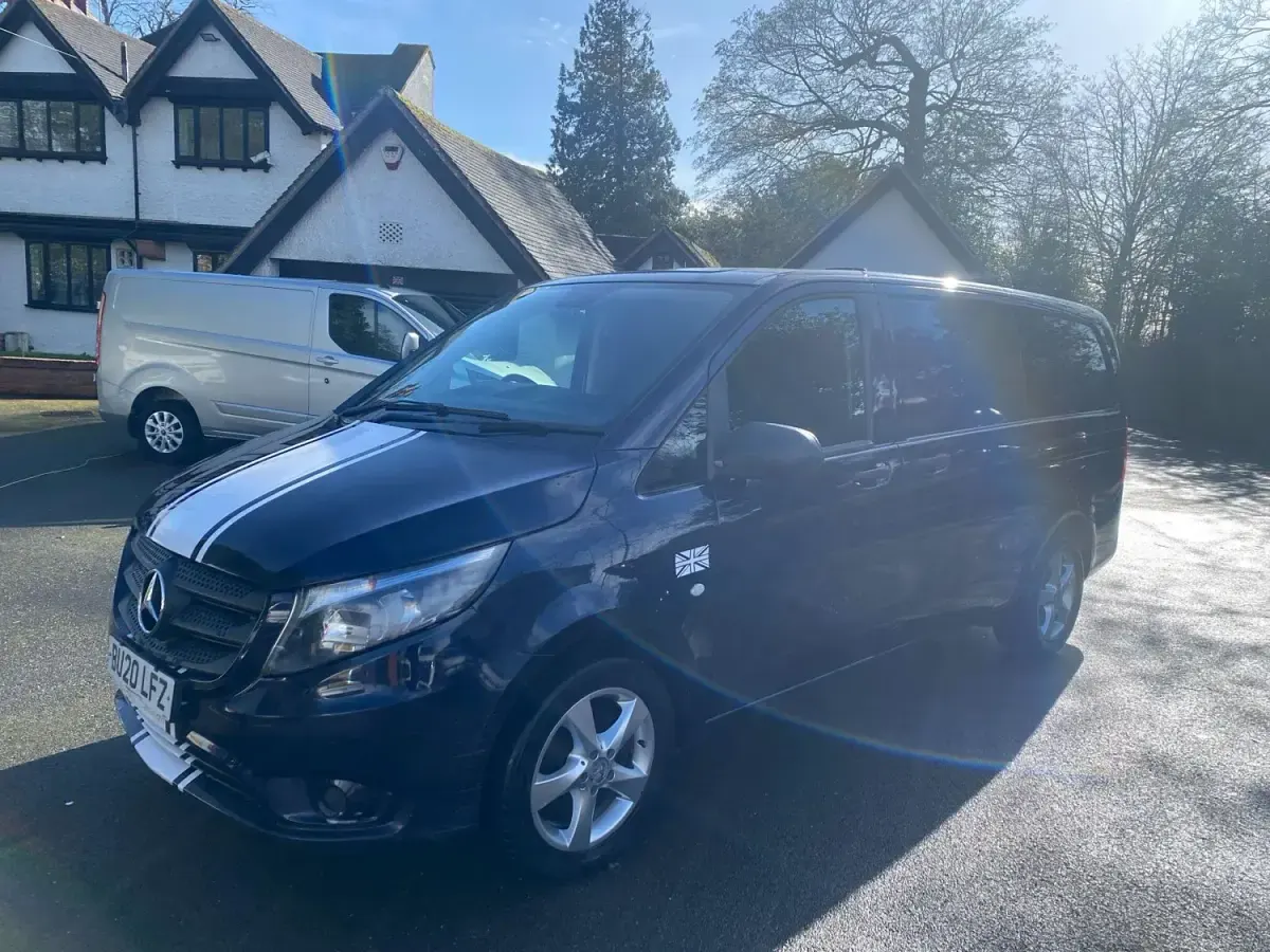 Usado Mercedes Vito Premium 161 HP (118 kW) 2020 Azul Van