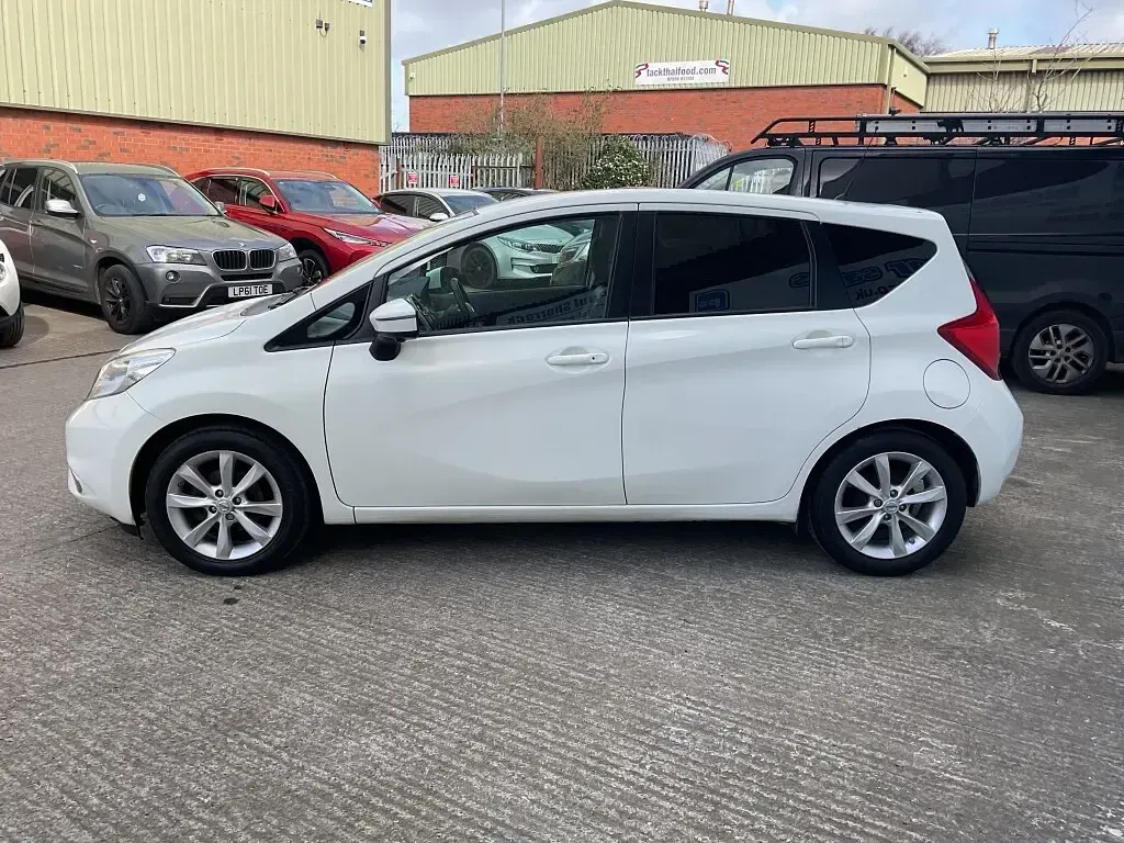 Used Nissan Note Tekna 90 HP (66 kW) 2014 White Hatchback