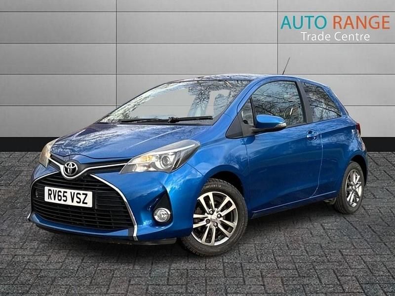 Used Toyota Yaris 69 HP (50 kW) 2015 Blue Hatchback