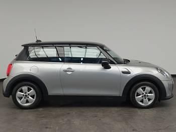 Usado Mini Cooper Classic 136 HP (100 kW) 2023 Prateado Citadino