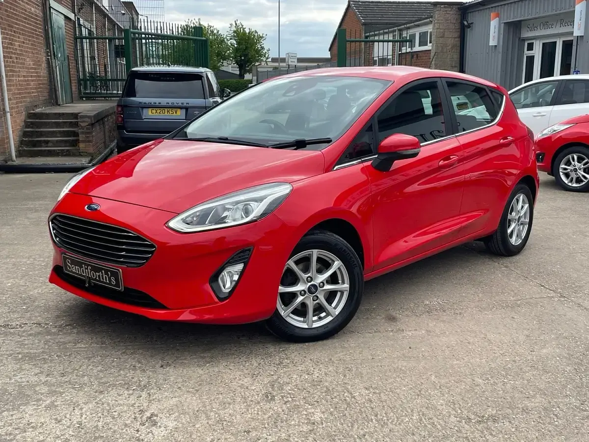 Używany Ford Fiesta Zetec 85 KM (62 kW) 2018 Czerwony Hatchback