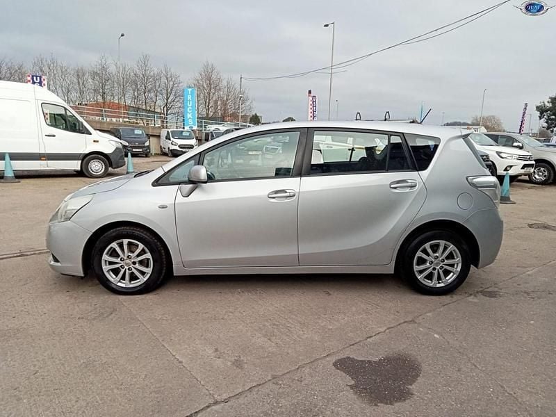 Used Toyota Verso 2011 Silver MPV