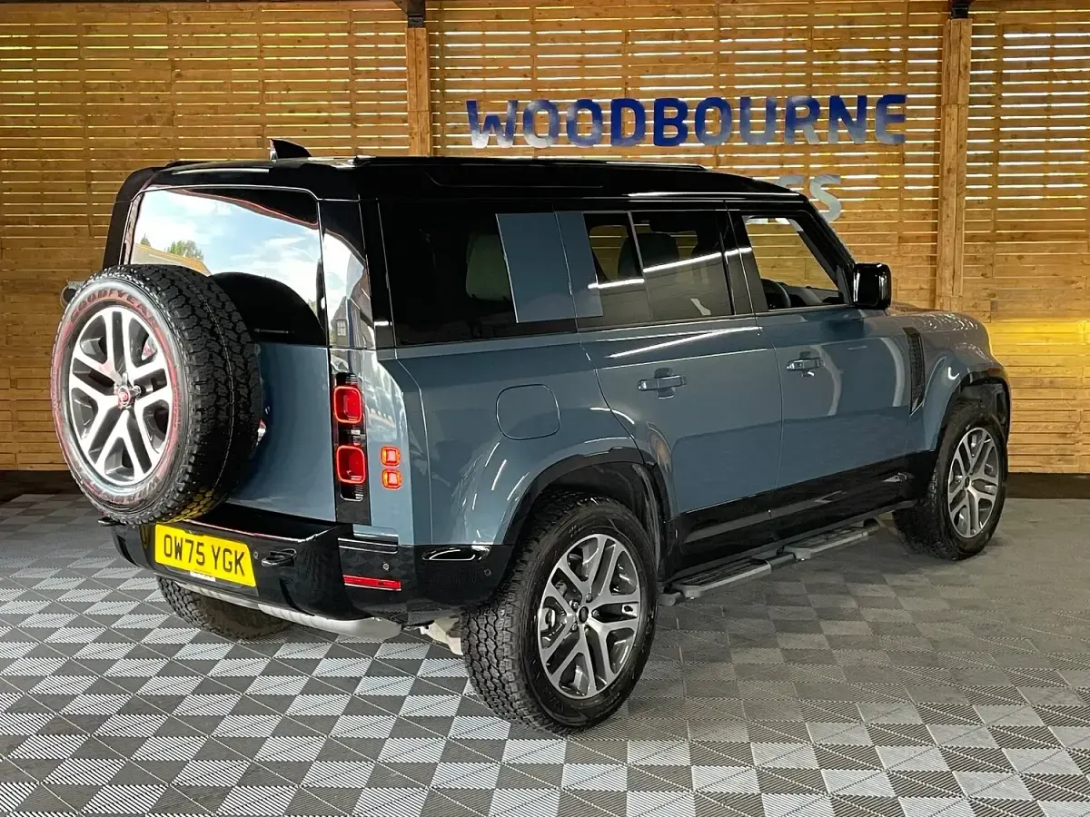 Used Land Rover Defender SE Dynamic 350 HP (257 kW) 2026 Blue SUV