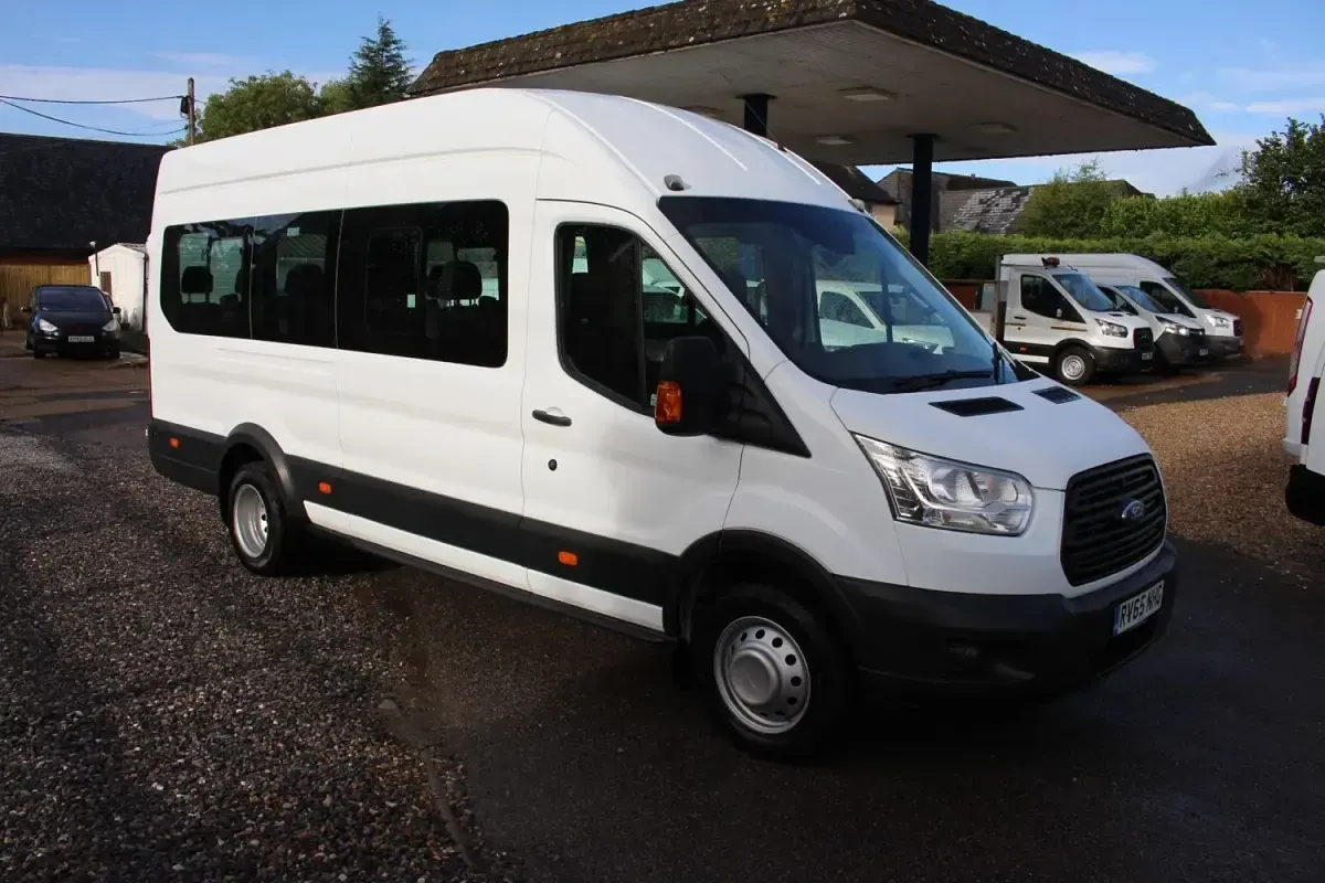 Usado Ford Transit 125 HP (91 kW) 2015 Branco Sedan