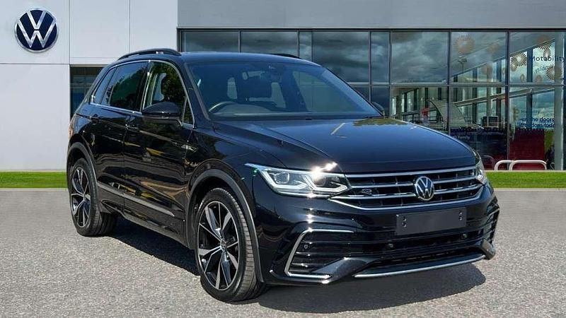 Deep black pearl Used 2023 VW Tiguan R-line SUV | £27,511 (Fair price) - Image 1/4