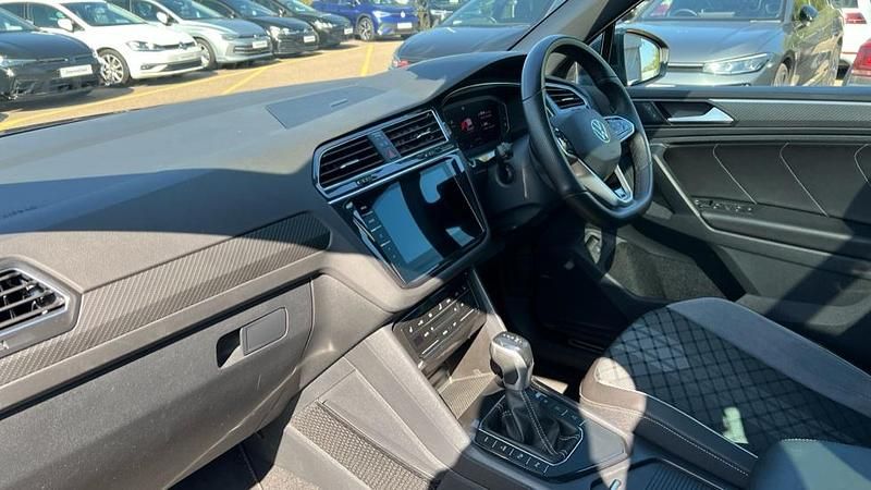 Używany VW Tiguan R-line 245 KM (180 kW) 2023 Szary SUV