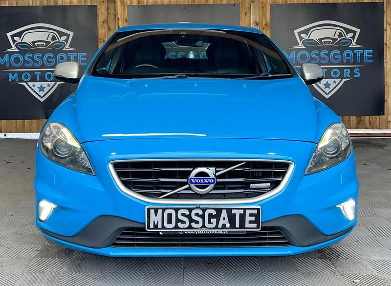 Used Volvo V40 R-Design 190 HP (139 kW) 2015 Blue Hatchback