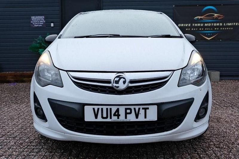 Used Vauxhall Corsa SRi 100 HP (73 kW) 2014 White Hatchback