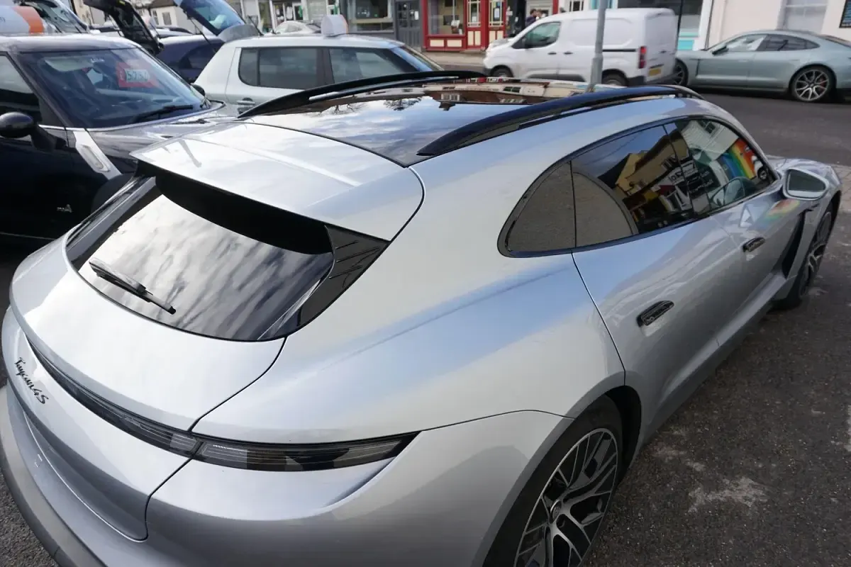 Begagnad Porsche Taycan 389 kW (530 HK) 2024 Silver Kombi