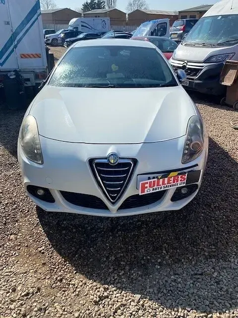 Begagnad Alfa Romeo Giulietta Veloce 2011 Vit Halvkombi