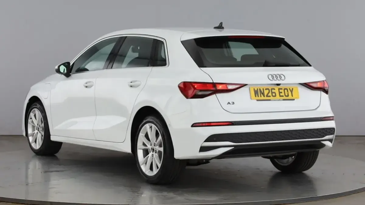 Used Audi A3 Sportback Sport 204 HP (150 kW) 2026 Glacier white Hatchback