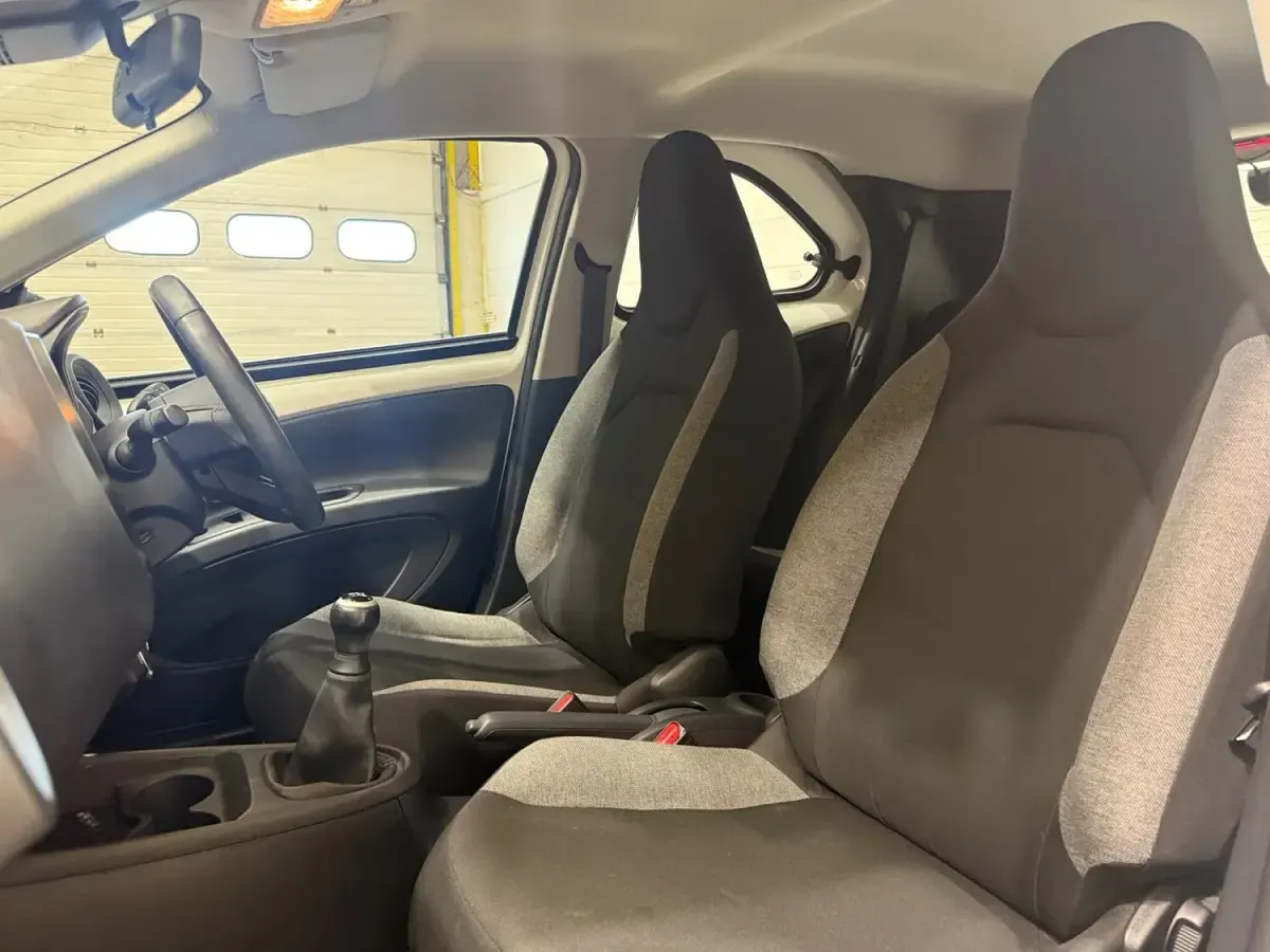 Used Toyota Aygo X PURE 72 HP (52 kW) 2022 White SUV