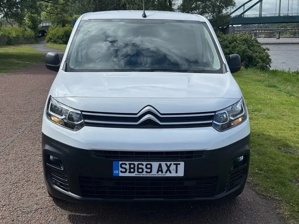 Used Citroën Berlingo 100 HP (73 kW) 2020 White MPV