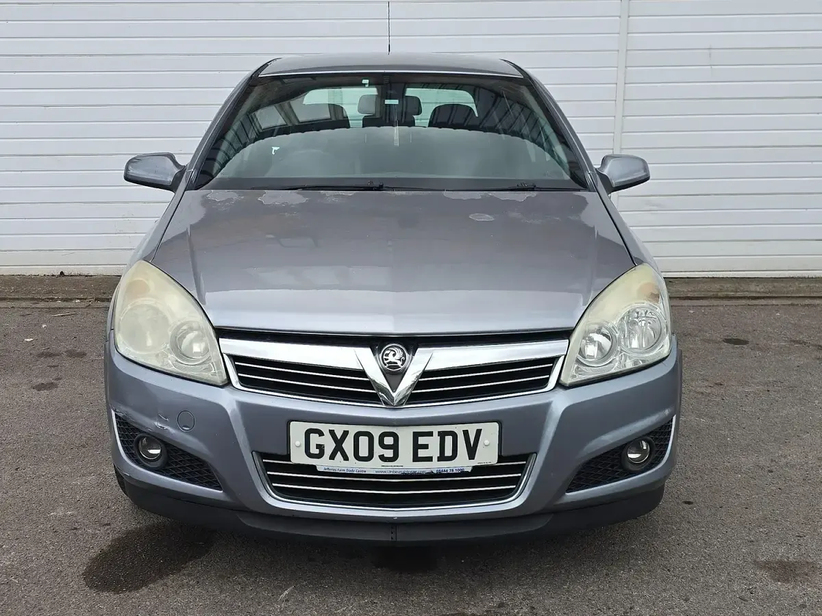 Used Vauxhall Astra Elite 115 HP (84 kW) 2009 Silver Hatchback