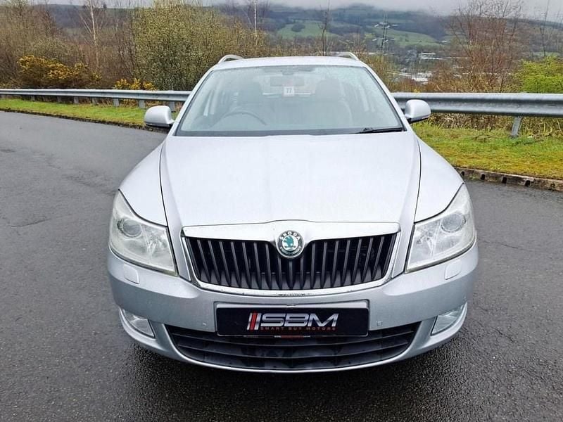 Used Skoda Octavia LAURIN & KLEMENT 160 HP (117 kW) 2011 Silver Estate