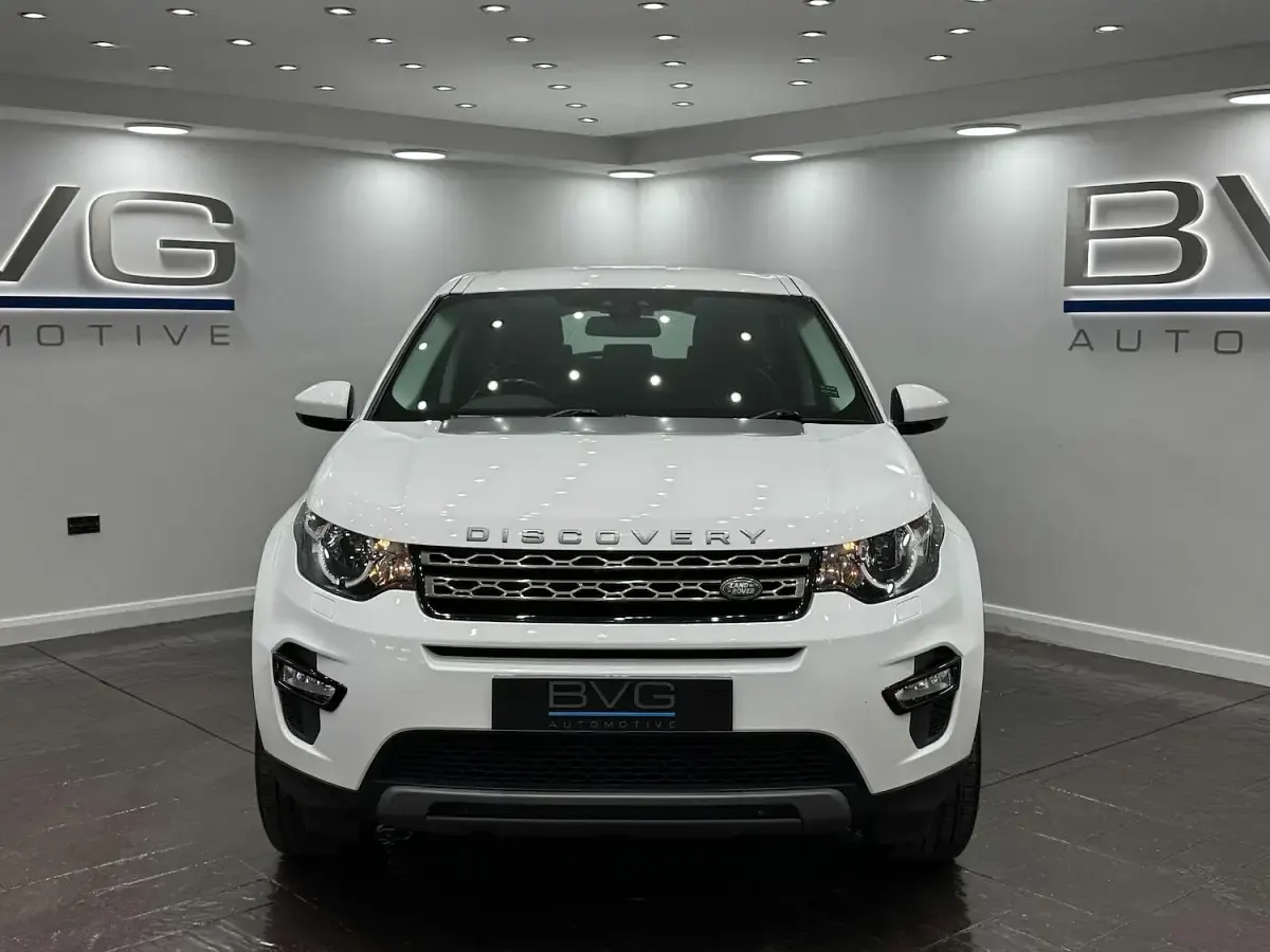 Used Land Rover Discovery 5 SE 2017 White SUV