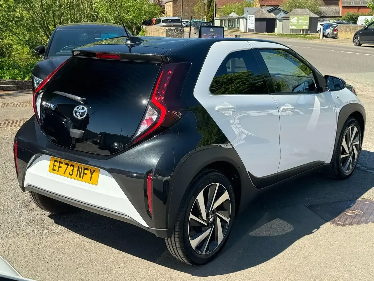 Used Toyota Aygo X 72 HP (52 kW) 2023 White SUV