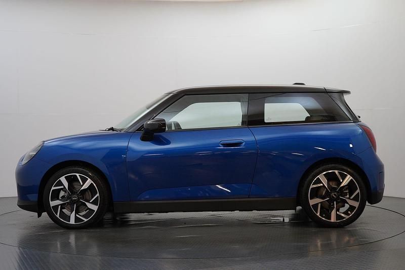 Używany Mini Cooper Hatch 133 kW (181 KM) 2025 Niebieski Hatchback