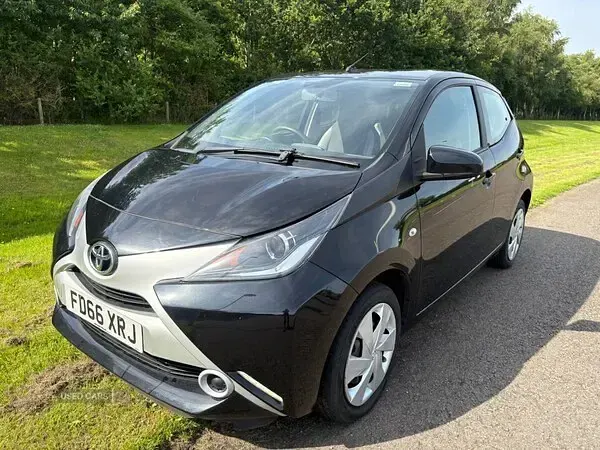 Used Toyota Aygo X-play 69 HP (50 kW) 2016 Black Hatchback