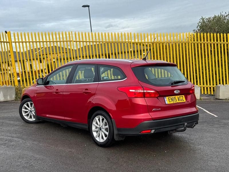 Used Ford Focus Titanium 150 HP (110 kW) 2015 Red Estate
