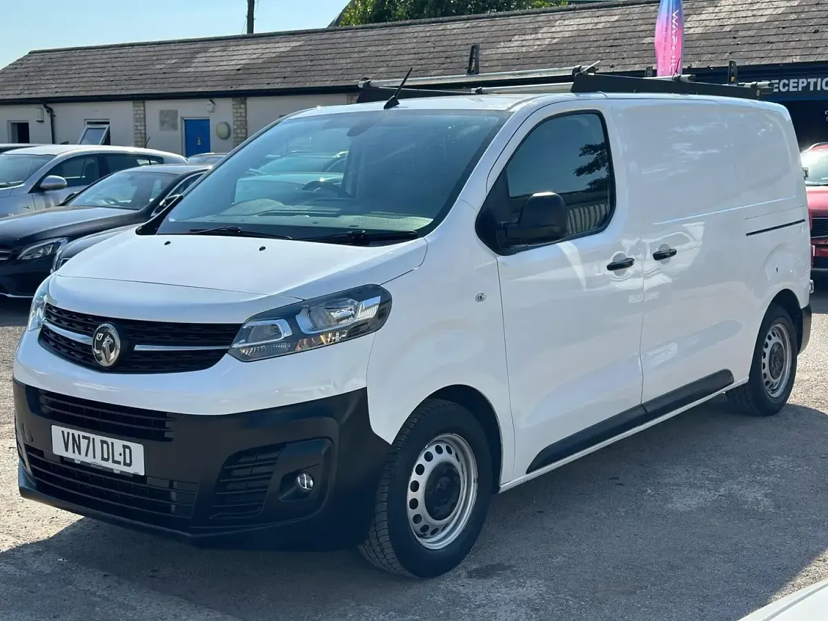 Used Vauxhall Vivaro 100 HP (73 kW) 2021 White MPV