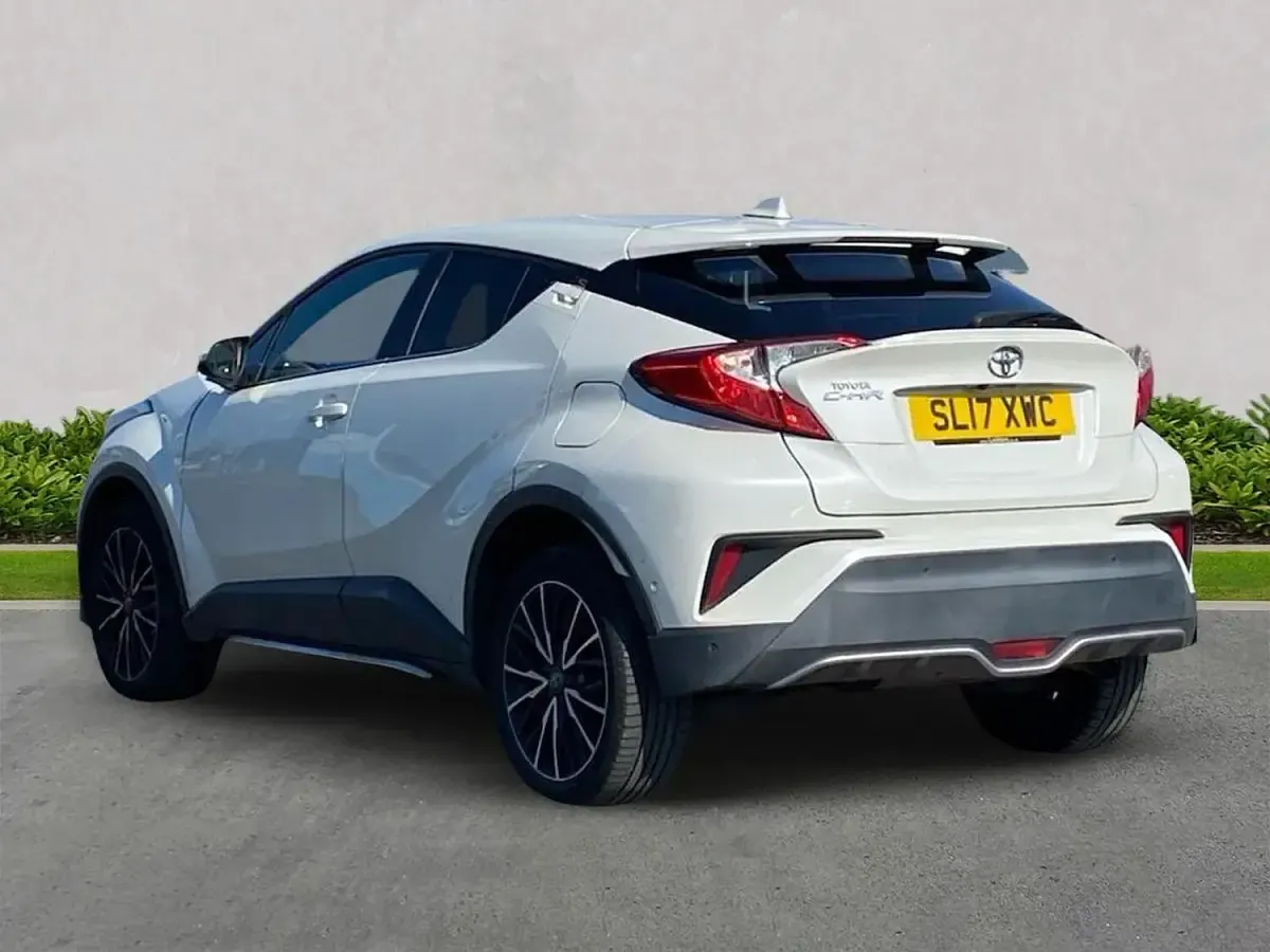 Used Toyota C-HR 116 HP (85 kW) 2017 White SUV