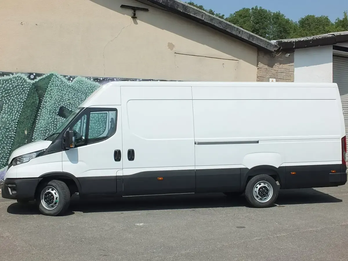 New Iveco Daily 136 HP (100 kW) 2025 White Van