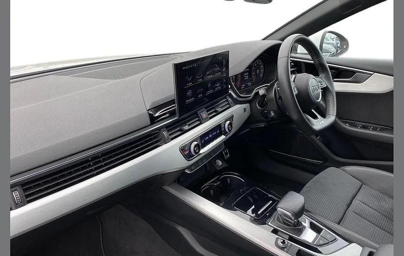 Used Audi A5 Sportback S-Line 161 HP (118 kW) 2022 White Hatchback