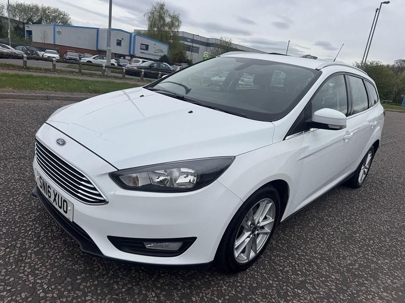 Usado Ford Focus Zetec 120 HP (88 kW) 2016 Branco Carrinha