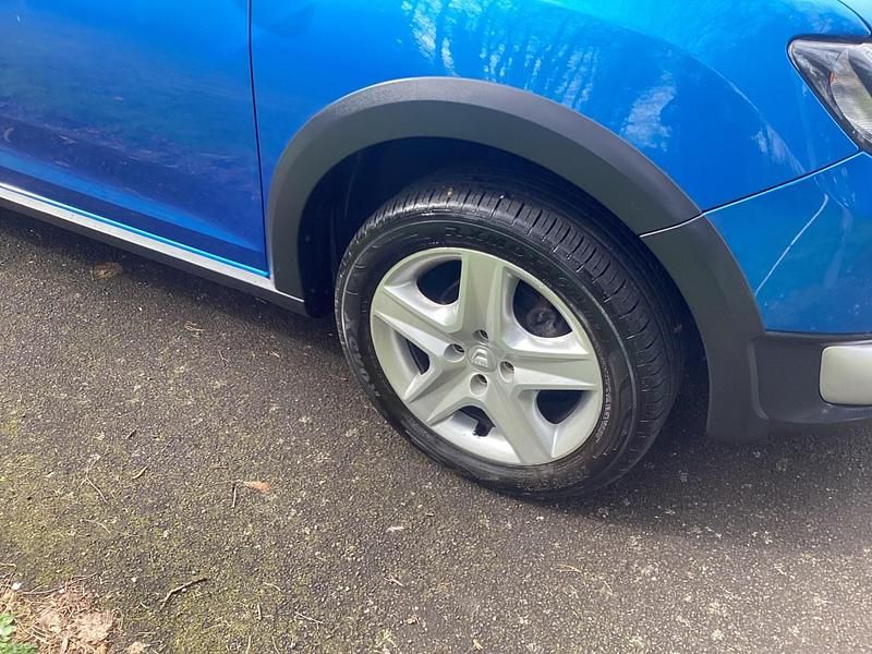 Used Dacia Sandero Lauréate 2014 Blue Hatchback