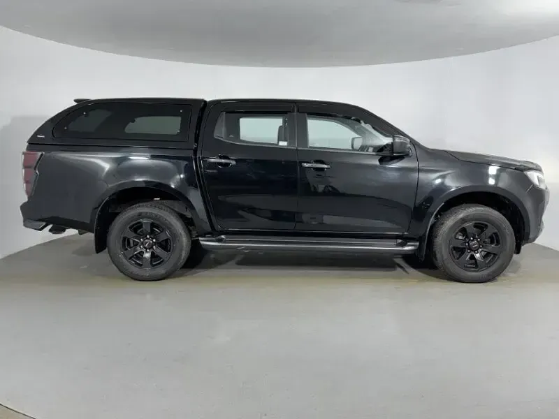 Used Isuzu D-Max 163 HP (119 kW) 2024 Black Pickup